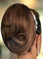   modne fryzury upięcia dla kobiet, włosy upięte, uczesanie wieczorowe numer zdjęcia z fryzurą to  31
